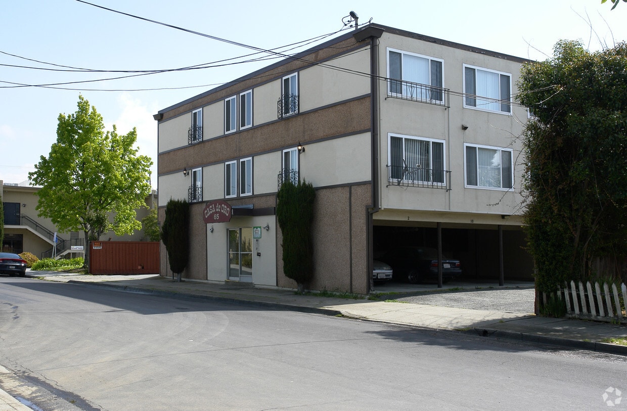 Building Photo - 65 Hemlock Ave