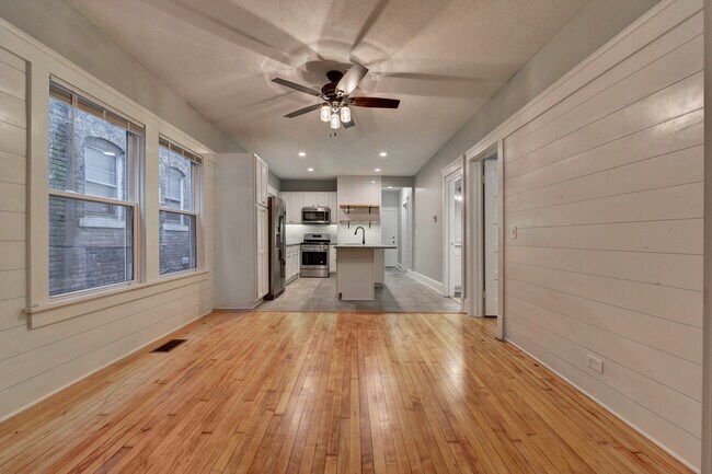 Building Photo - 1850 W 48th St