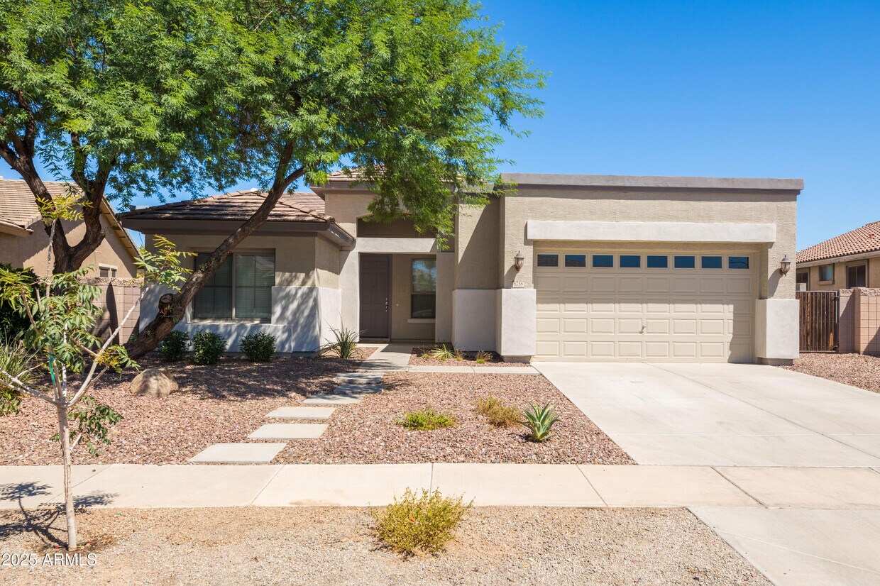 Foto principal - 8758 West Myrtle Ave