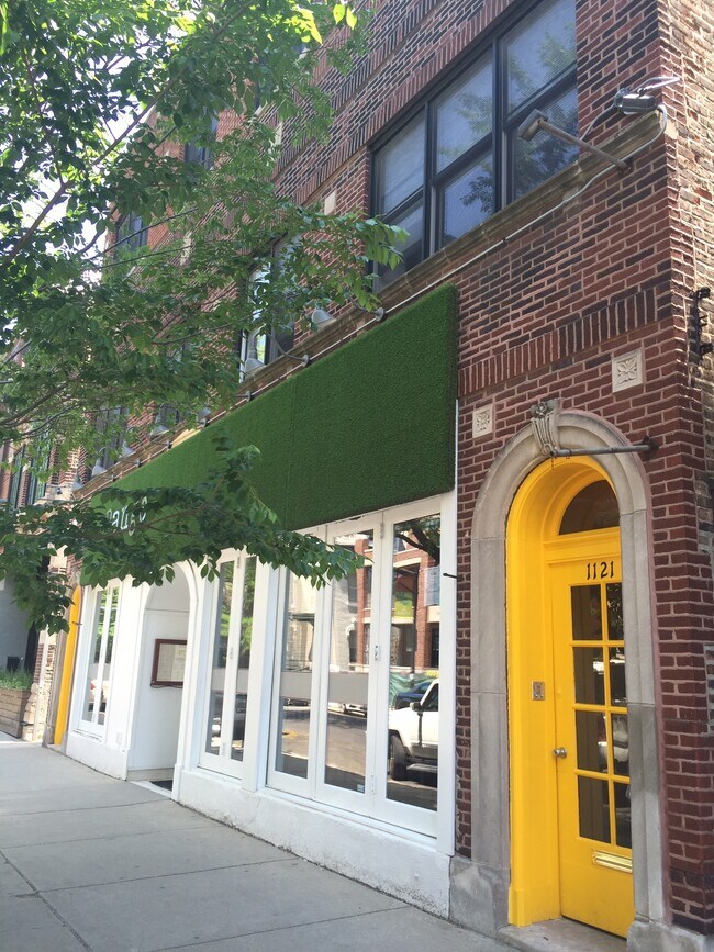 Building Photo - 1121 W Webster Ave