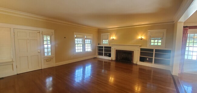 Building Photo - 1615 Rose Villa St