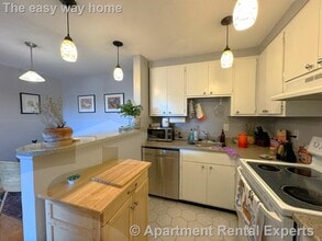 Building Photo - 47 Mystic St