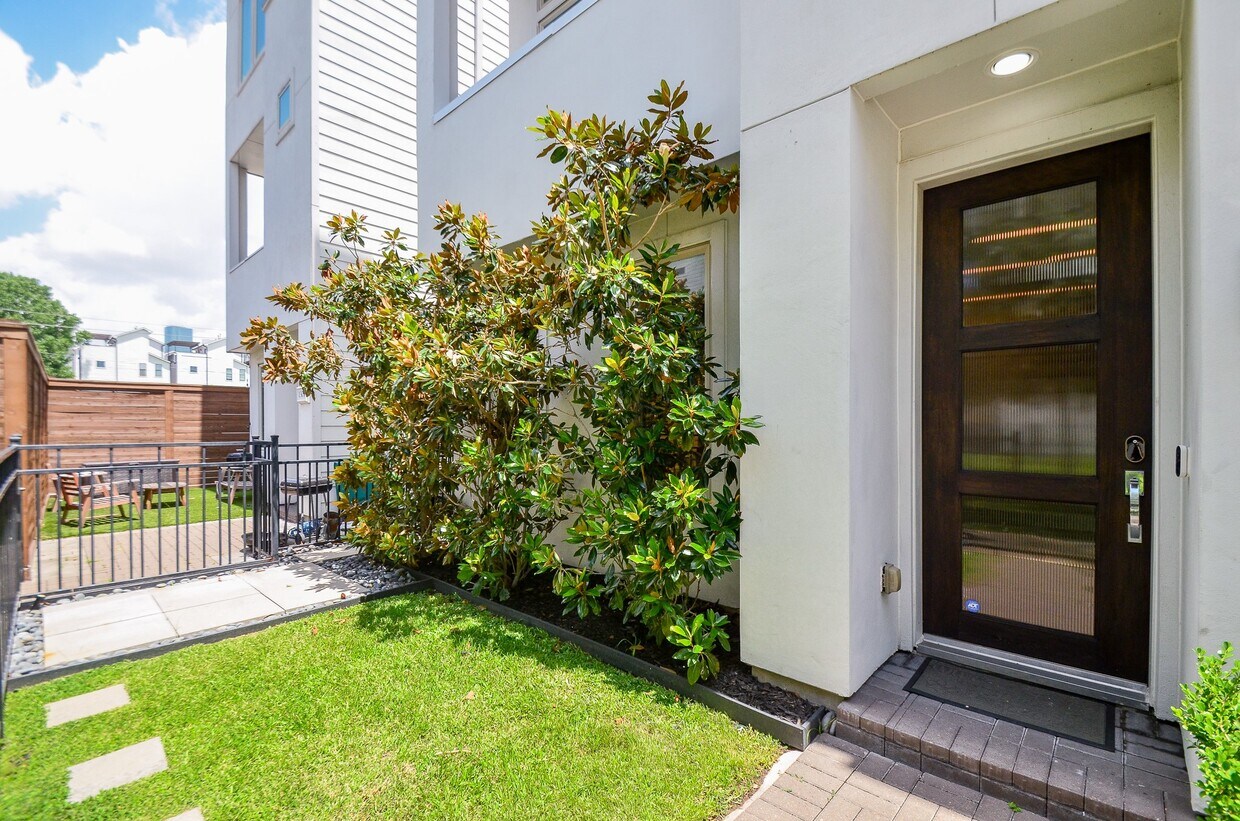 Foto principal - 1310 Delano St