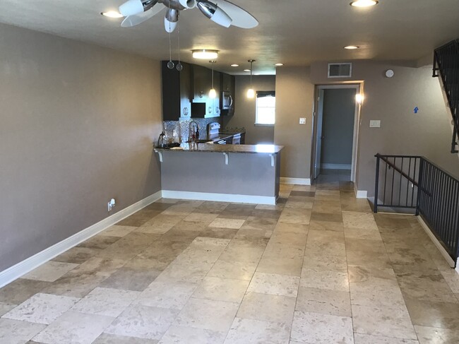 Dining Area / Bar / Kitchen - 1008 Clayton Nolen Dr