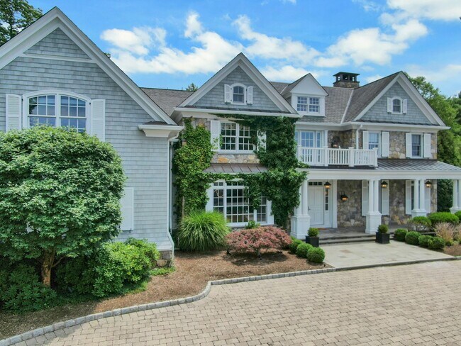 Foto del edificio - 29 McGrath Dr