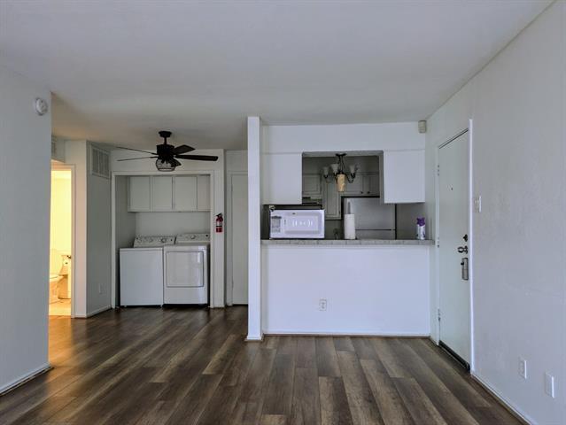Foto del edificio - 7621 McCallum Blvd