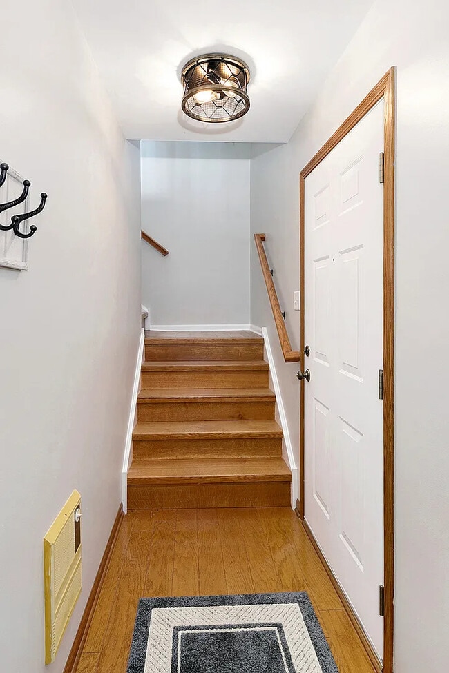 Building Photo - 2544 Dickens Dr