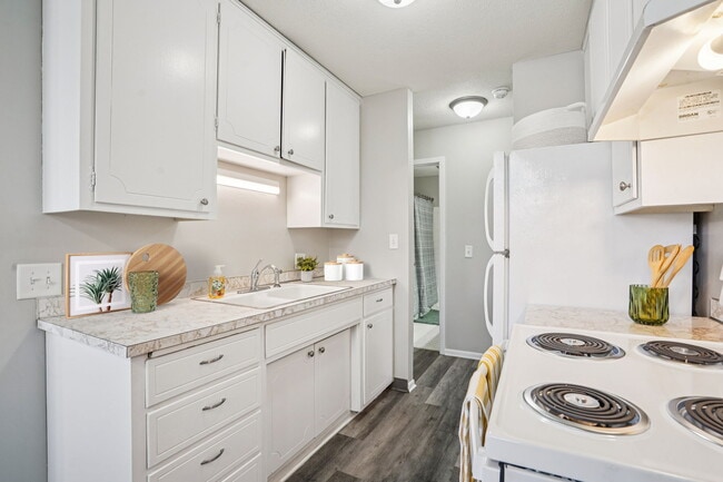 Building Photo - Bellaire Estates