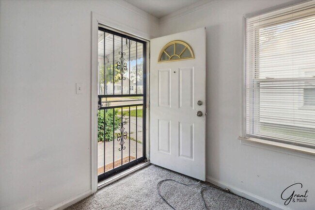 Building Photo - $1,100/month - 3 Bed 1 Bath in Harper Woods