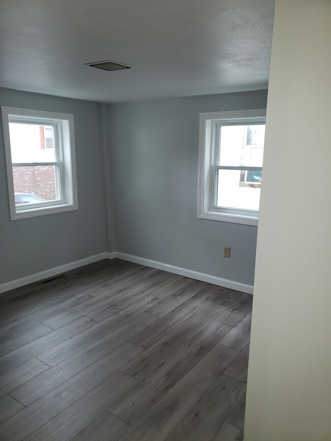 Building Photo - 104 Water St