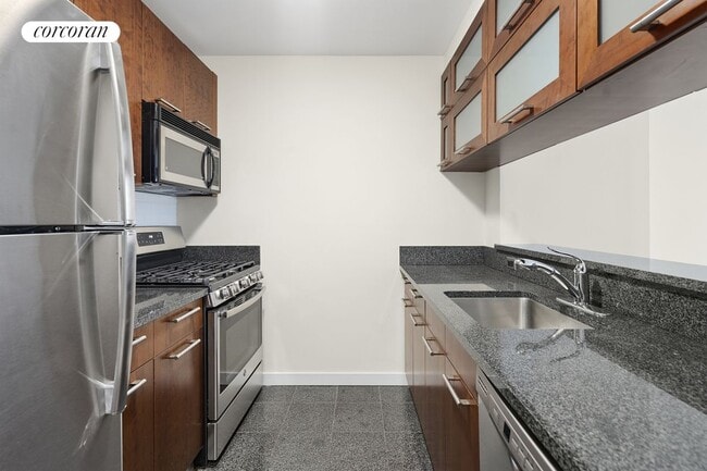 Building Photo - 121 E 23rd St