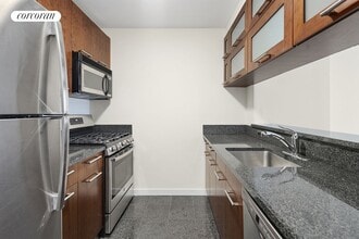 Building Photo - 121 E 23rd St