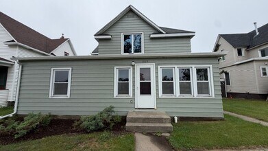 Building Photo - 1019 Bemidji Ave N