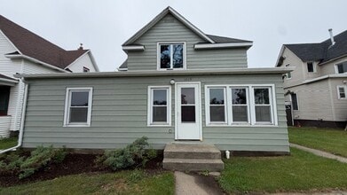 Building Photo - 1019 Bemidji Ave N