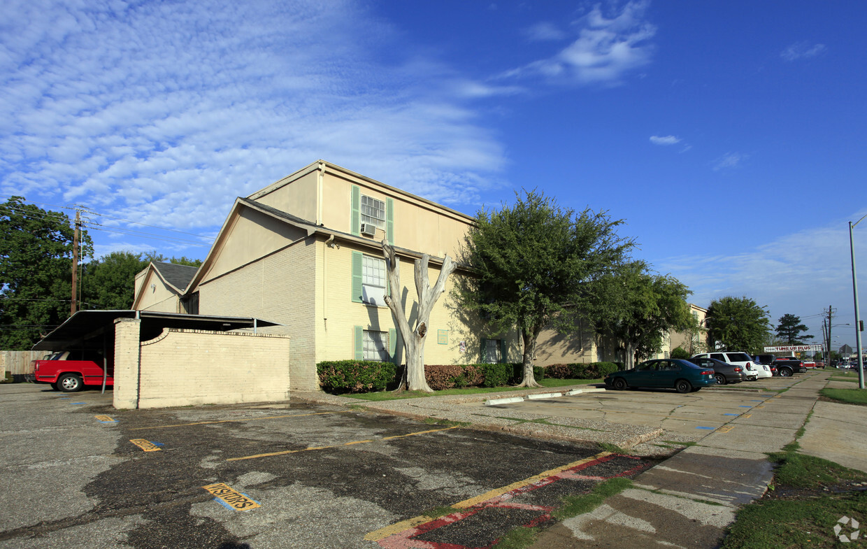 Primary Photo - Country Club Village Apartments