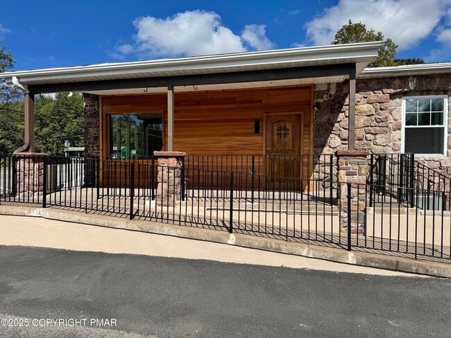 Building Photo - 3884 PA-115