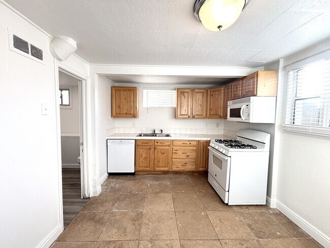 Foto del edificio - 119 E Leslie Ave