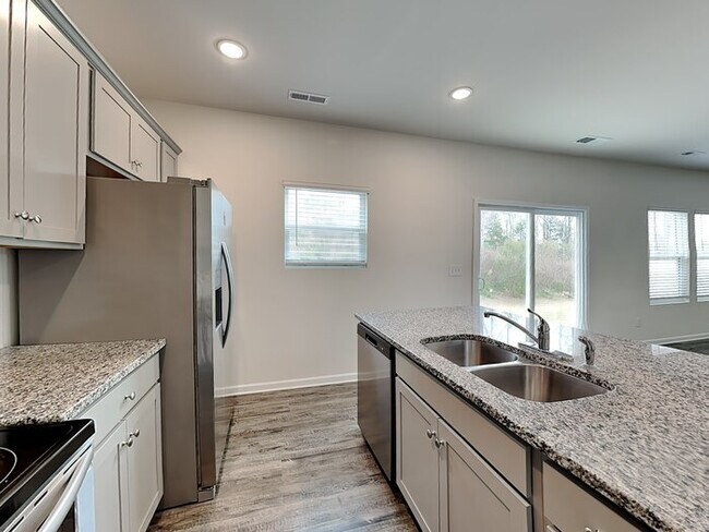 Foto del edificio - 737 Point Andrews Dr SW