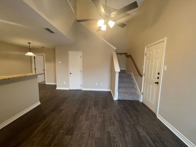 Building Photo - 3BR/2.5BA Townhome | 18' Ceilings | Granite | Garage | Lawn Care Incl | Benbrook TX 76116