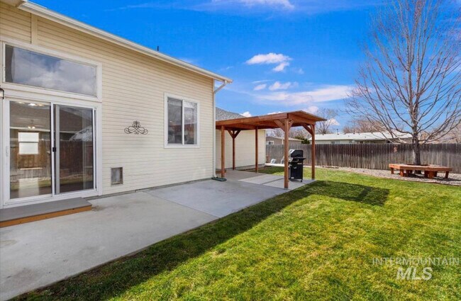 Foto del edificio - 1117 N Maple Creek Ave