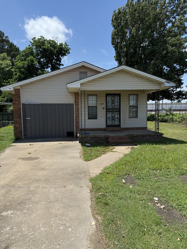 Building Photo - 1235 Harrell