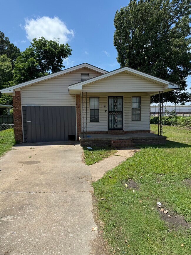 Foto del edificio - 1235 Harrell