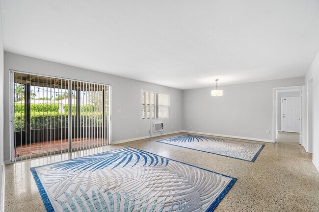 Foto del edificio - 5615 N Ocean Blvd
