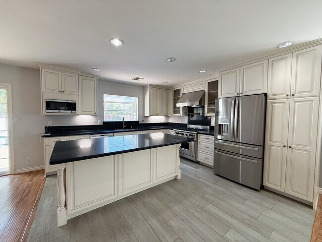 Foto del edificio - 5932 Cahill Ave