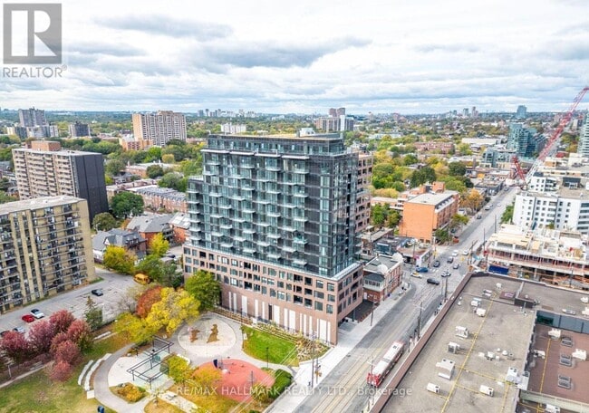 Building Photo - 270 Dufferin St