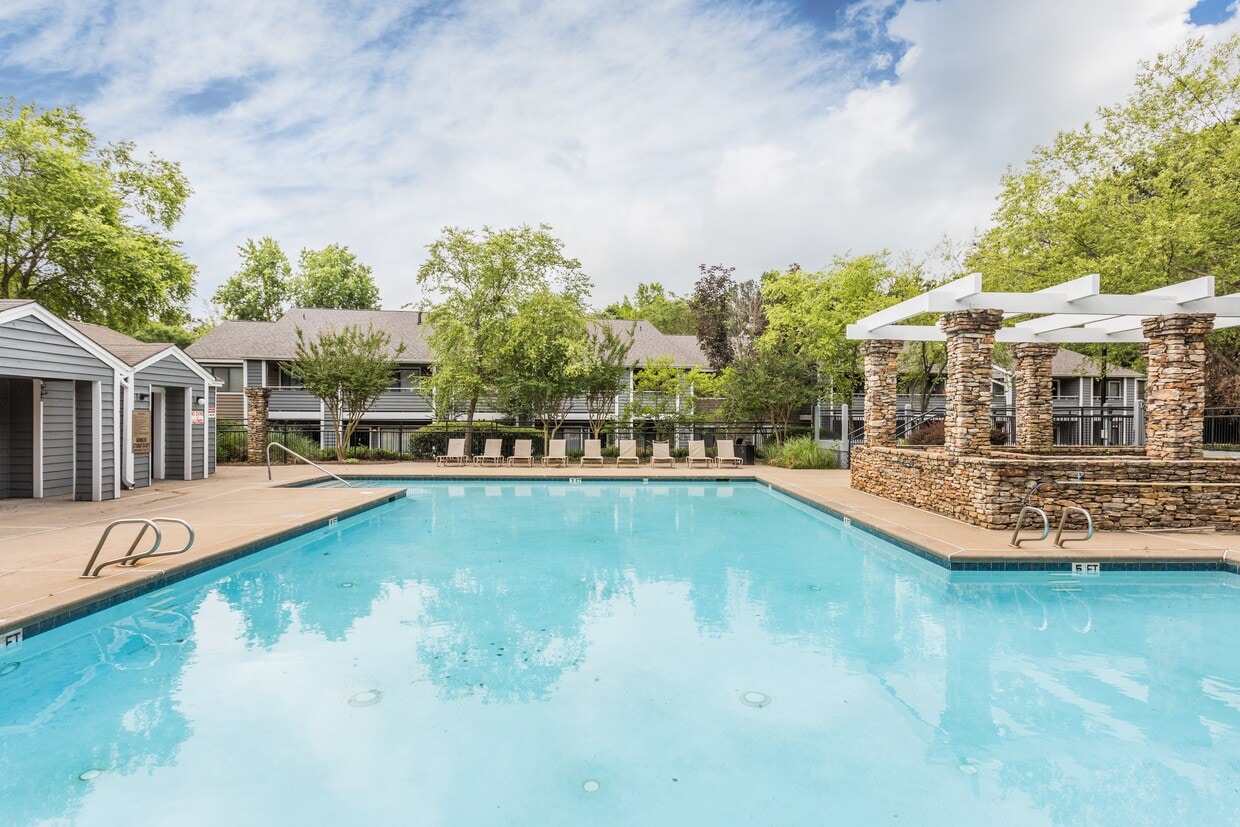 Primary Photo - Crestmont Apartments