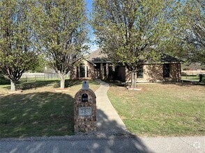 Building Photo - 788 Robin Ct