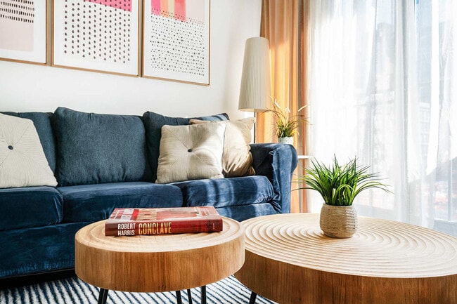 Building Photo - 811 9th Ave