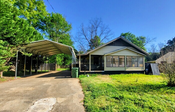 Primary Photo - 3 Bedroom, 1 Bath Home with Carport and Fe...