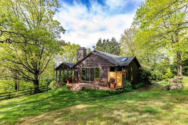 Building Photo - 1 Pine Hill Trail