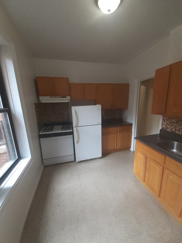 Primary Photo - 780 Pelham Pkwy S