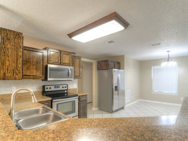 Foto del edificio - 1723 Ashwood Cir