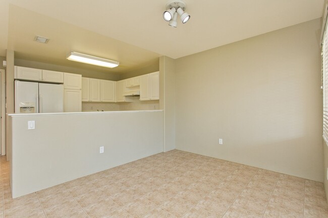 Foto del edificio - Available December 1st, Three Bedroom 2 1/...