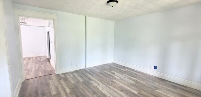 Foto del edificio - 1501 E Lewis St