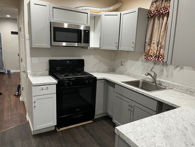 Foto del edificio - 2299 Tuxedo St