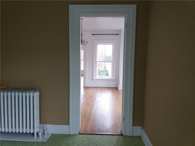 Building Photo - 31 Elm St