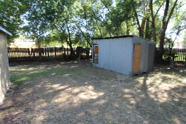 Building Photo - 1528 1/2 Ivory St