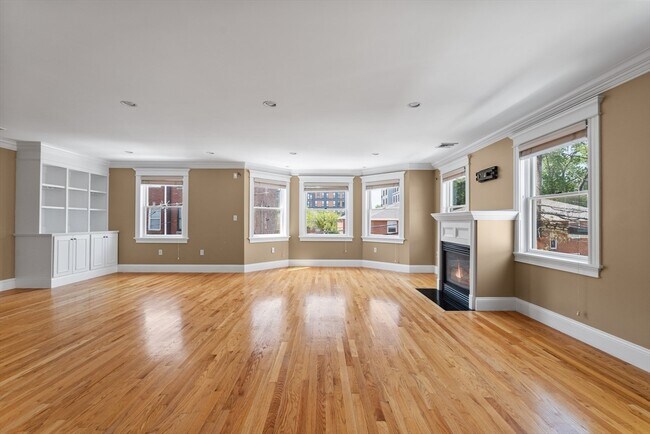 Building Photo - 210-212-212 W 9th St