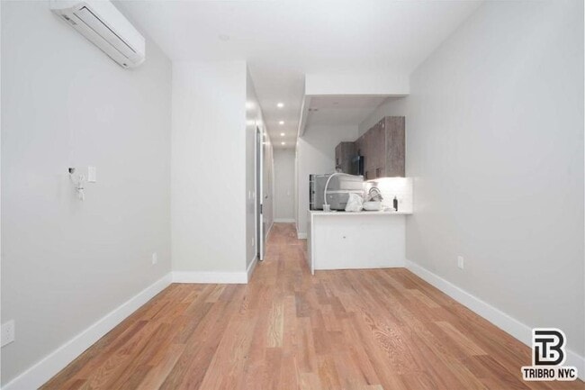 Building Photo - 3 bedroom in RIDGEWOOD NY 11385