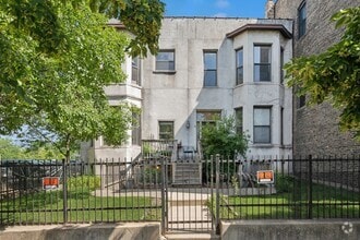 Building Photo - 828 W Dakin St