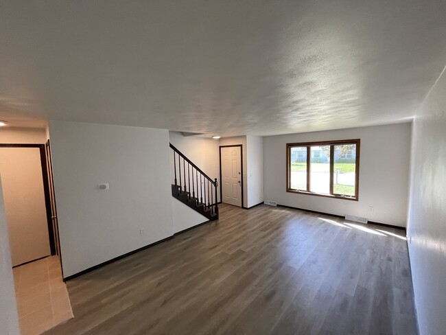 Living Room and Foyer - 1923 W Jonathon Dr