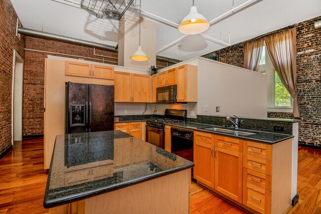 Building Photo - 440 12th St NE