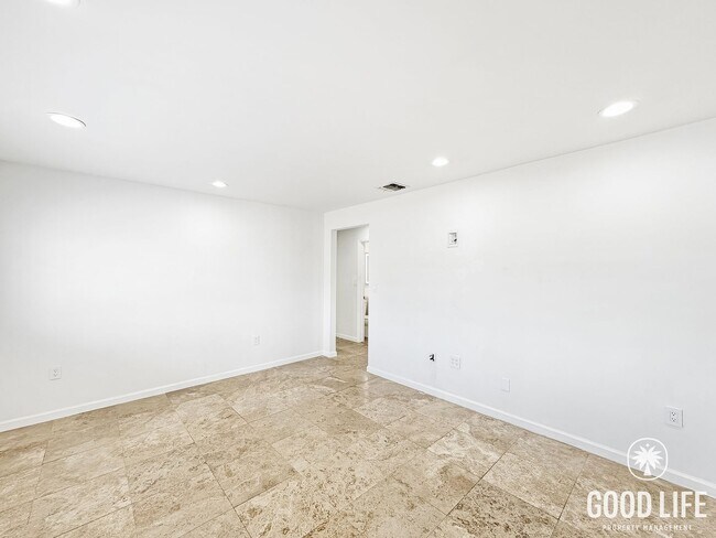 Foto del edificio - Inviting 3B/1BA Home in Imperial Beach with Patio, Driveway Parking and Coastal Proximity