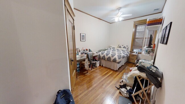 Building Photo - Awesome 2 Bedroom, 1 Bath In Wrigleyville With In-Unit Laundry Available August 1, 2026