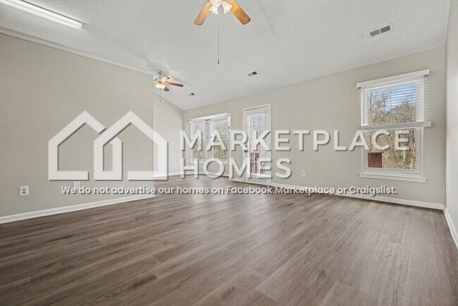 Foto del edificio - 3028 Dairy Farm Dr