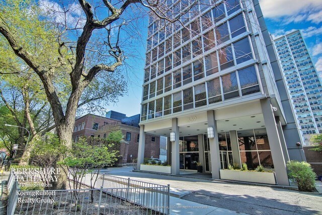 Building Photo - 339 W Barry Ave